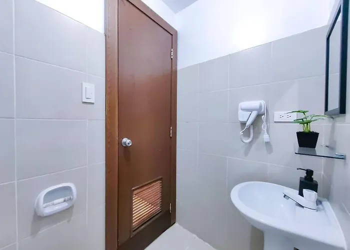 Citispace 1br Condotel At Ridgewood Towers Near Bgc Airport #rw04a